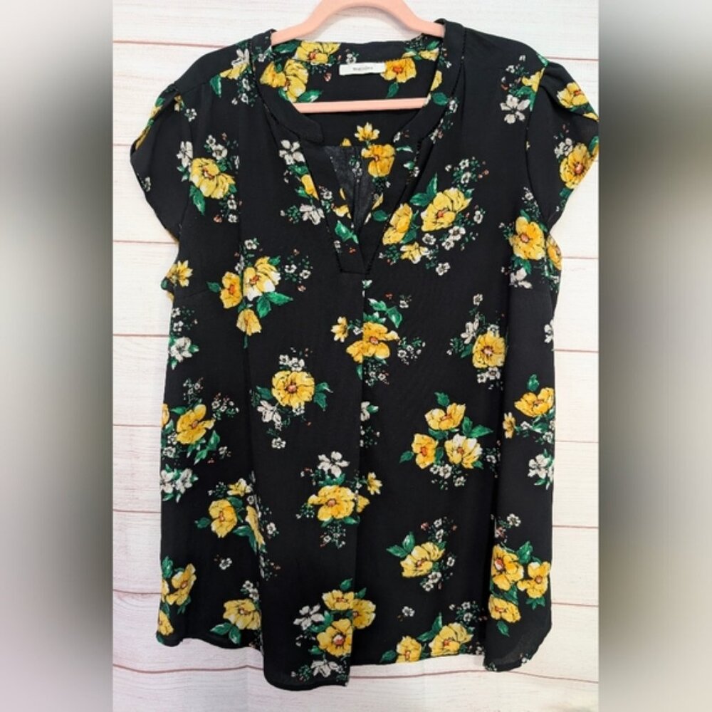 Nwot Mandee Floral Black and Yellow 💛 Floral Print Women's Top Size 1X